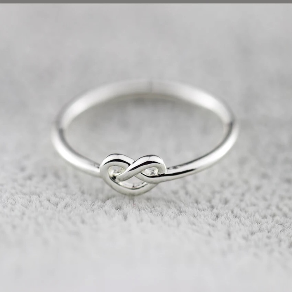 ✨ MAKE OFFER ✨ SILVER INFINITY KNOT RING